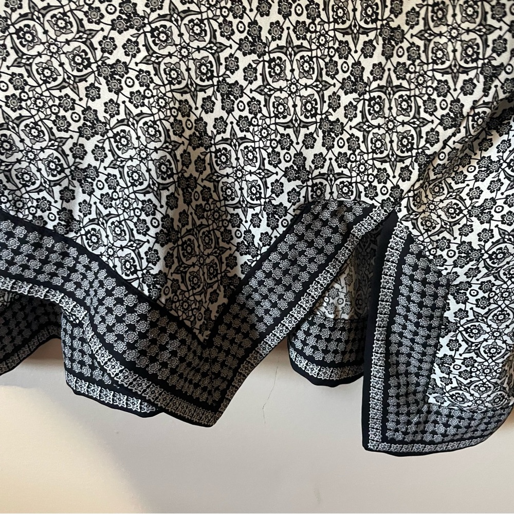 Max Studio Black and White Floral Kimono - Picture 3 of 4